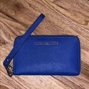 michael kors wristlet